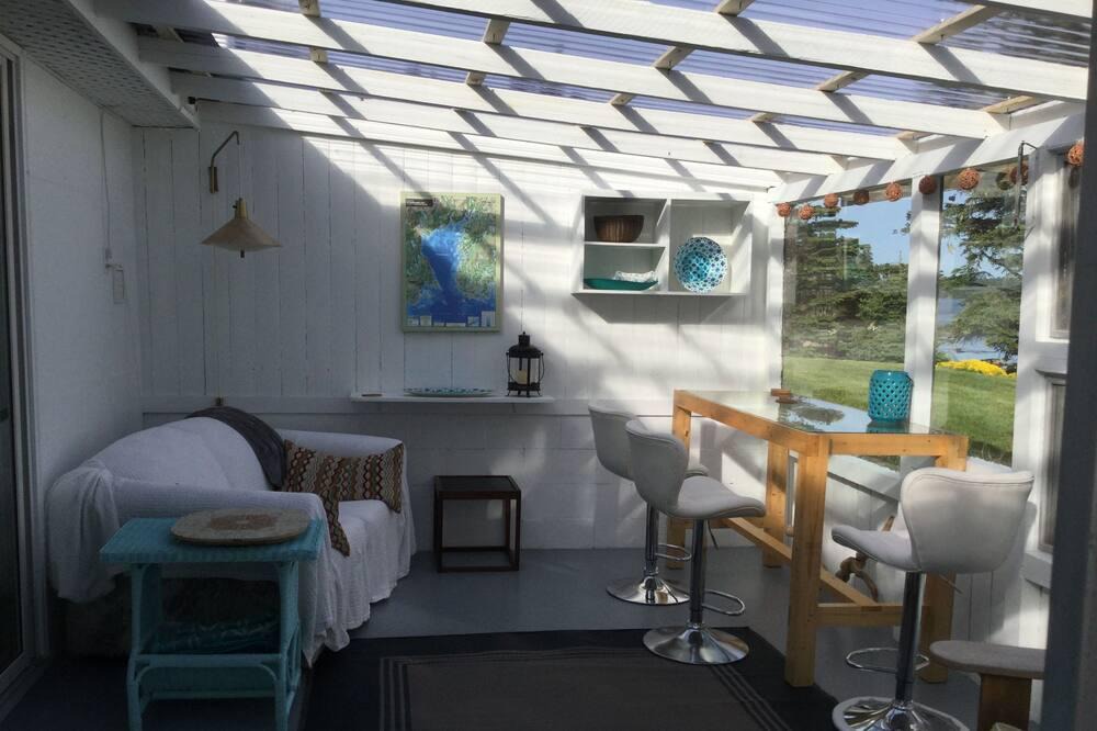 Boutiliers Point Cottage | Seaside retreat 30 minutes from downtown Halifax