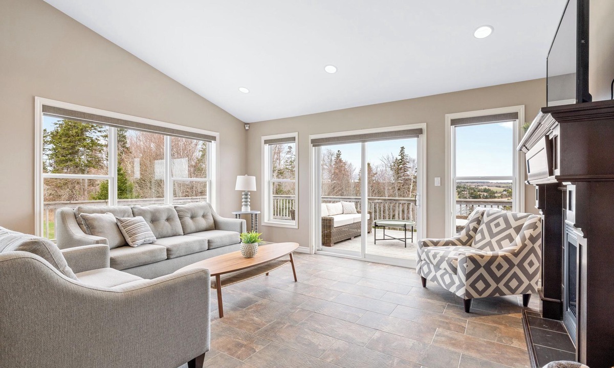 Rusticoville House | SeaView - Home Away From Home