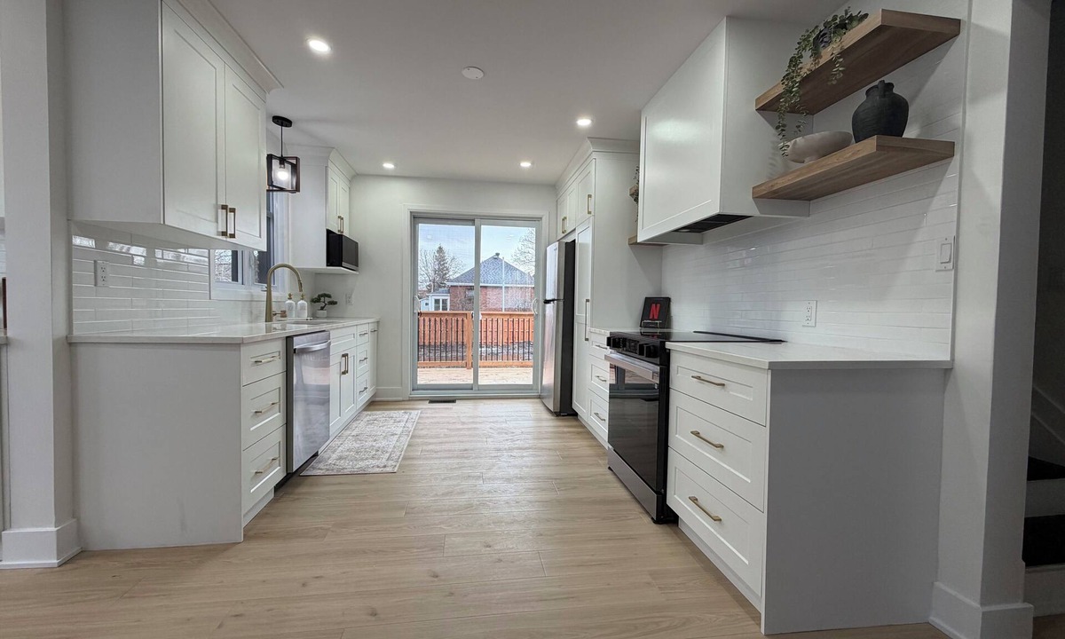 Cornwall House | Seaway Valley Retreat Spacious 5-bedroom home that sleeps up to 10 guests.