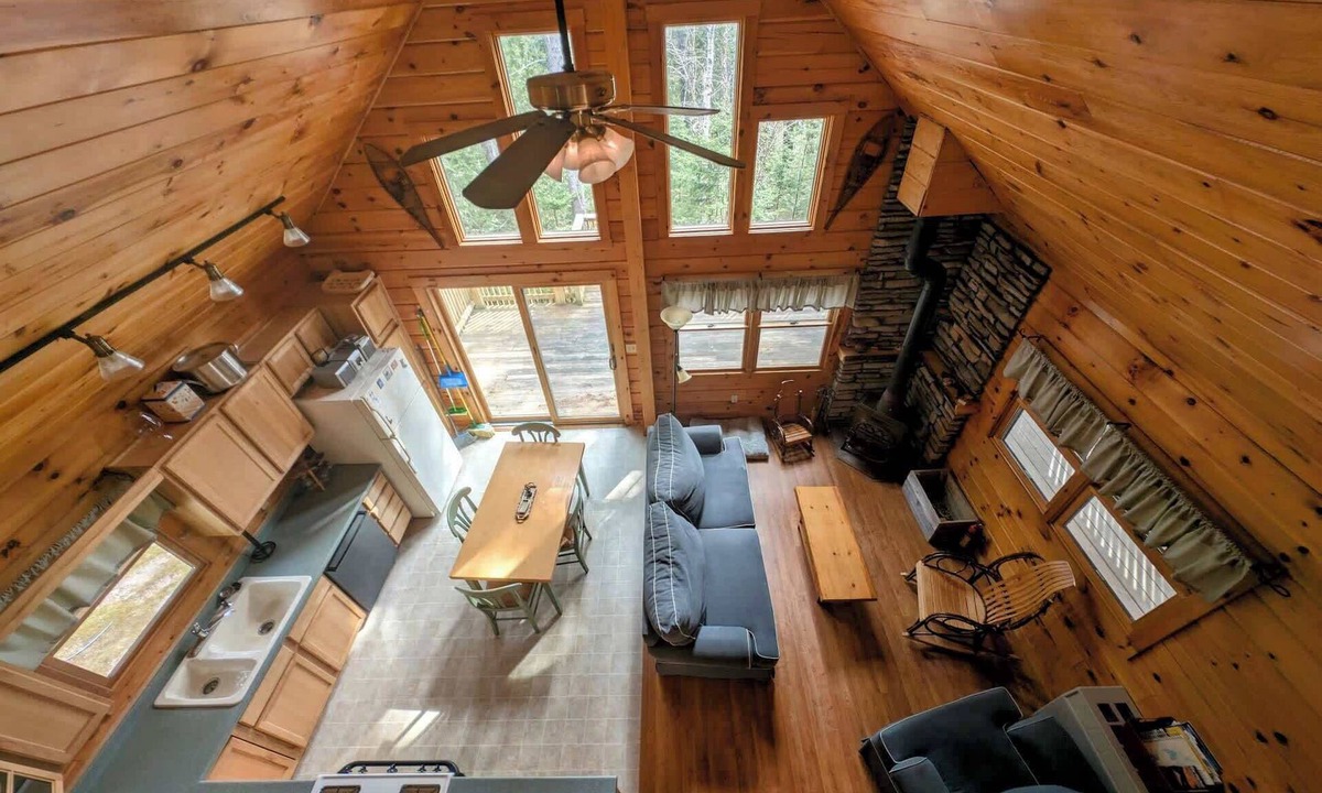 Sullivan House | Secluded Log Cabin by Saltwater Cove - Wildlife Haven