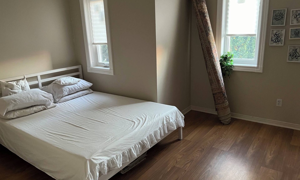Churchill Meadows House | Semi house 3bedroom upstairs 2 bathroom One bedroom bathroom in the basement