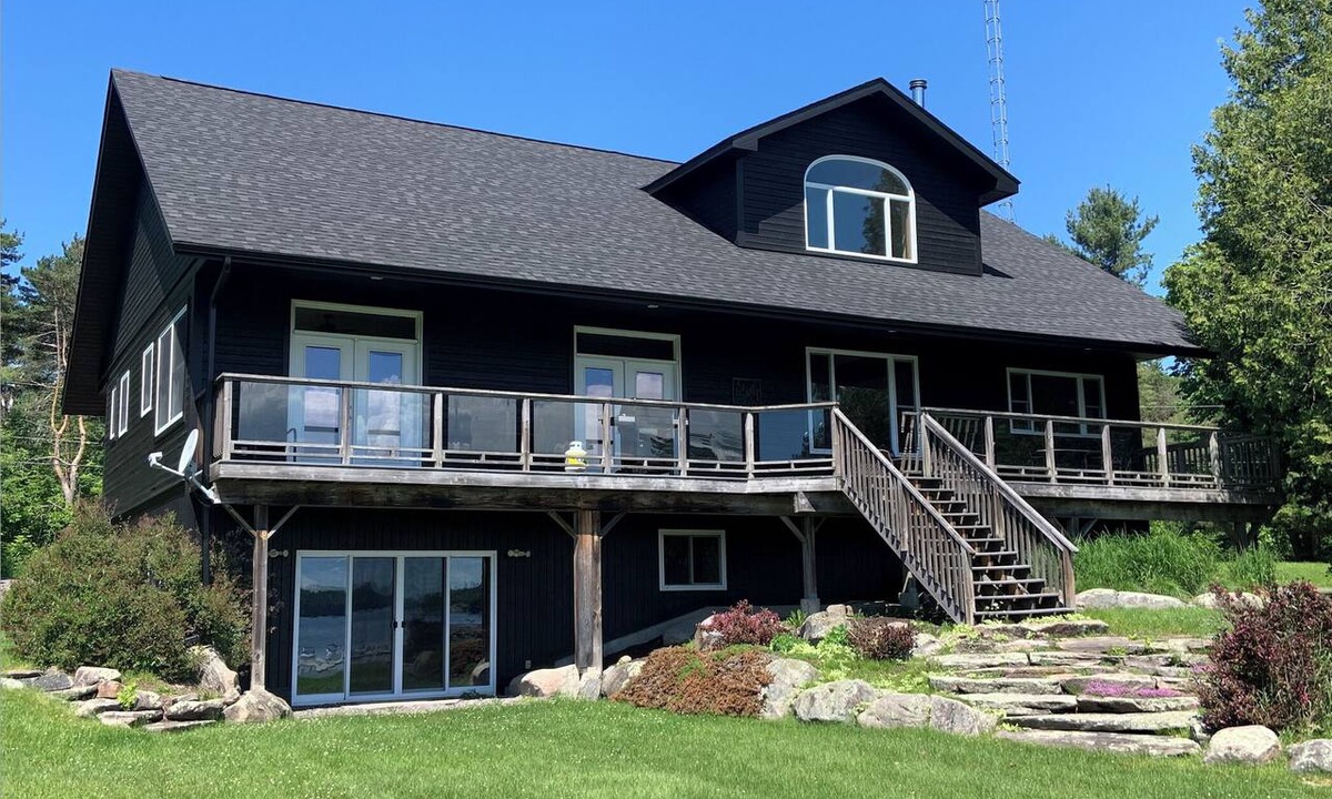 Minett Cottage | Sensational executive-style cottage on Lake Rosseau
