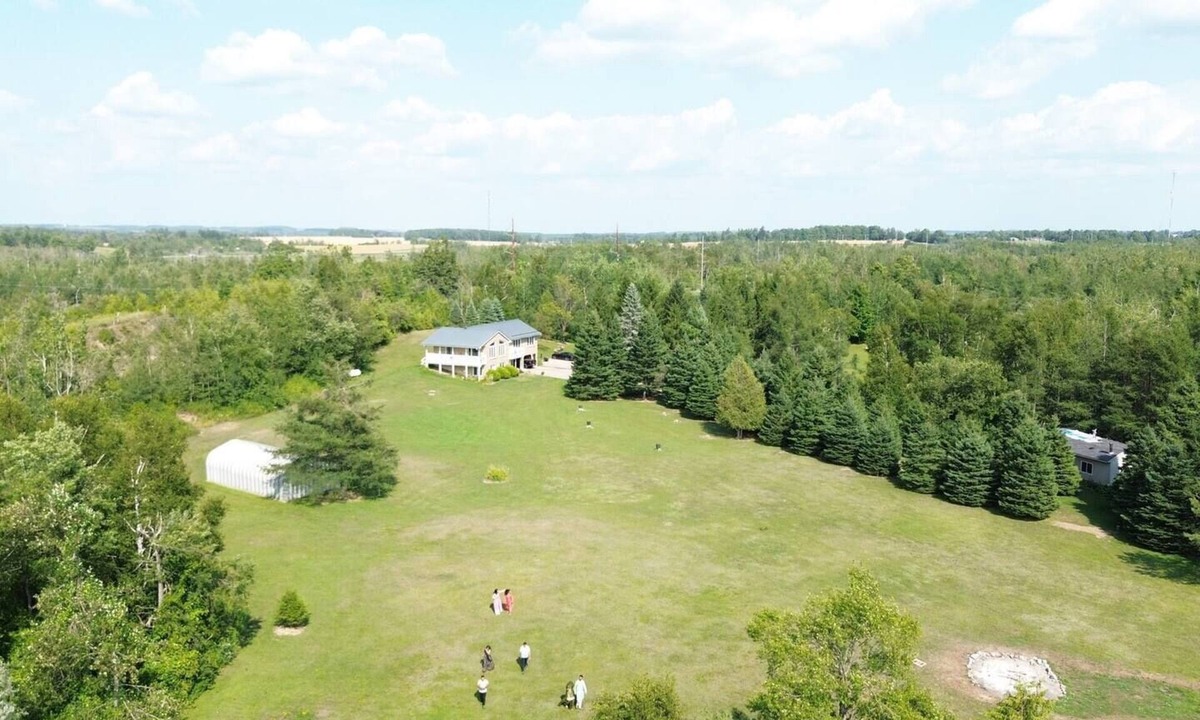 Melancthon Other | Serene Paradise - Farmhouse with Pond & Hottub