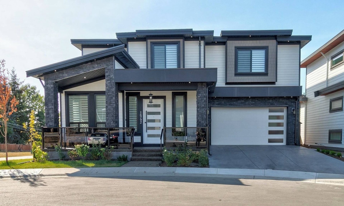 Surrey House | Serene South Surrey Retreat – Book Before It’s Gone!