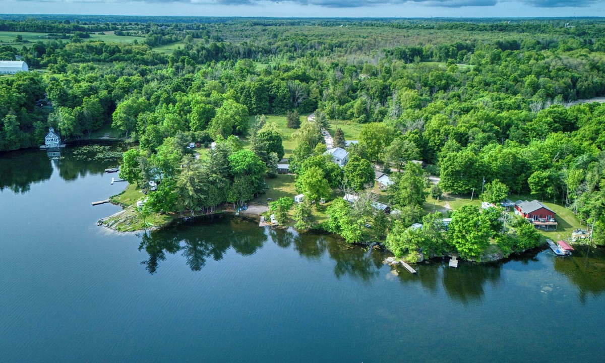 Frontenac Cabin | Serene Sydenham Lake Cottage - Fishing paradise