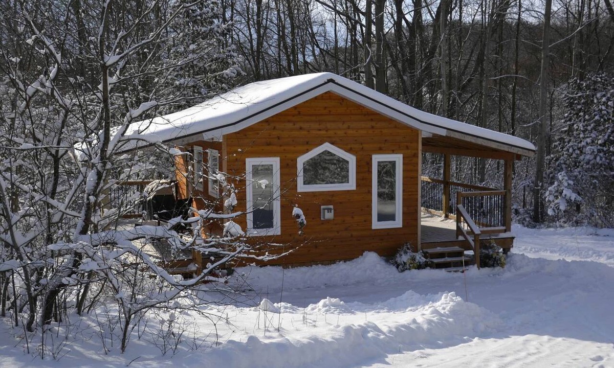 Central Huron Cabin | Serene Tiny Cabin Perfect for Relaxing Couples Getaway in Central Huron, Ontario