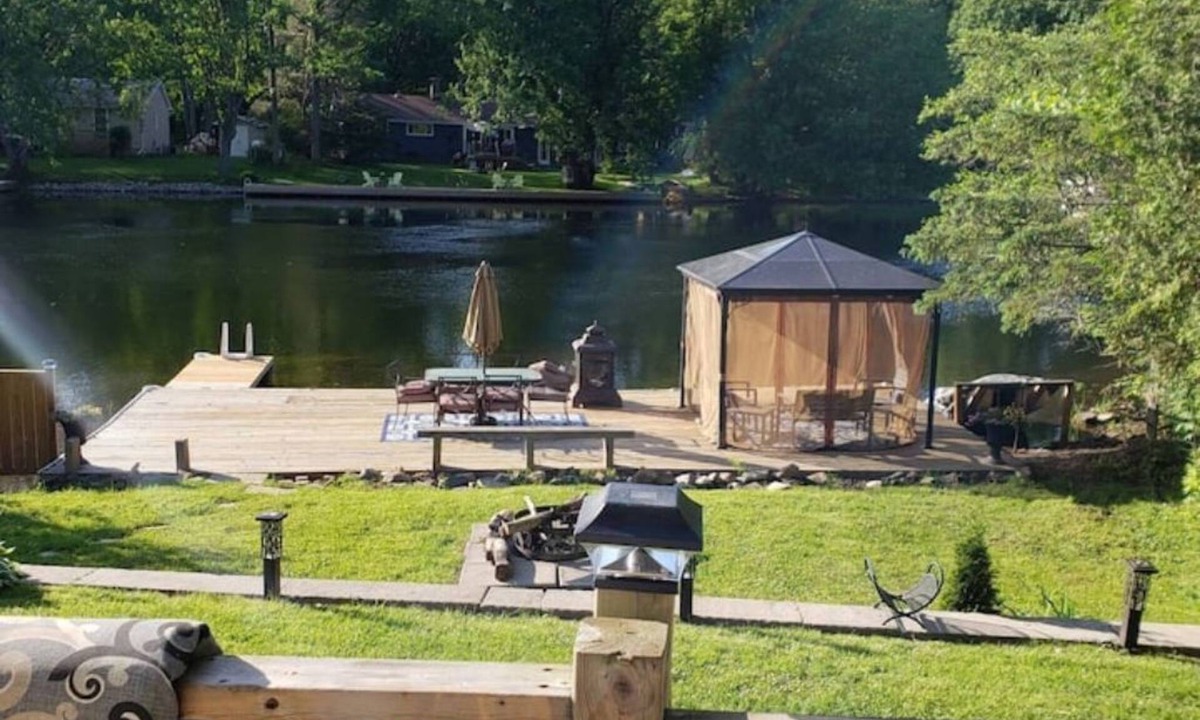 Severn Bridge Cottage | Severn River Serenity: Pet Friendly Family Cottage