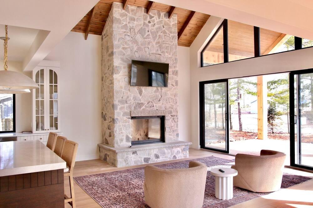 Long Point Cottage | Shore View Lake House - Luxury Rental
