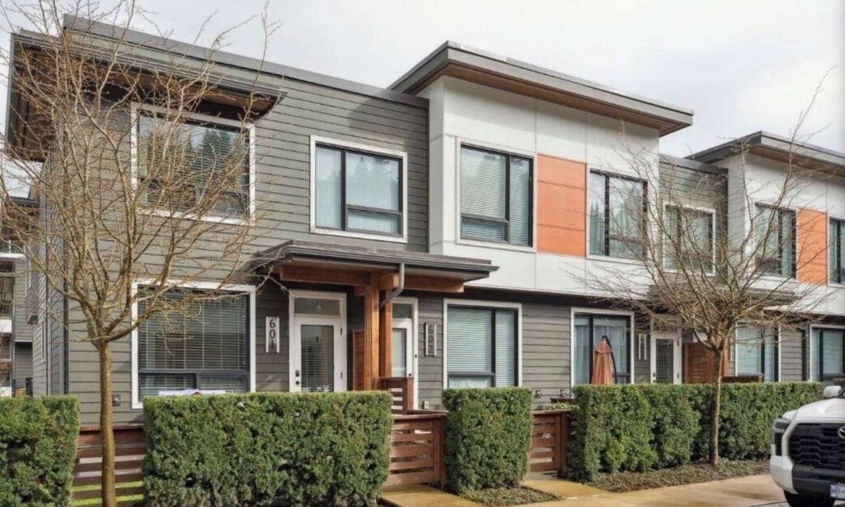 Port Moody House | Short Walk to Everything and Quick Transit to Downtown Vancouver
