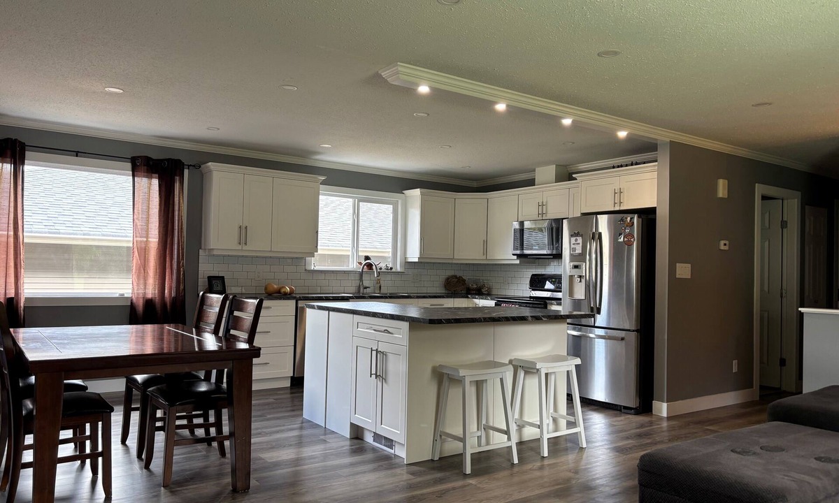 Canoe House | Shuswap Serenity Shuswap Lake, Canoe B.C.