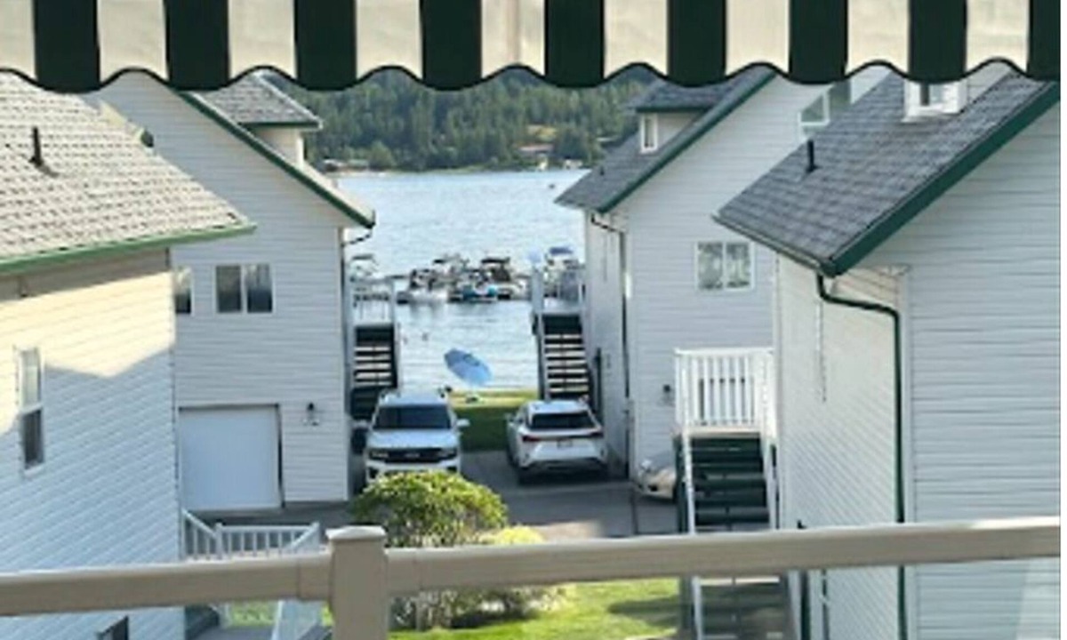 Sicamous Condo | Sicamous rental with loft and boat slip!
