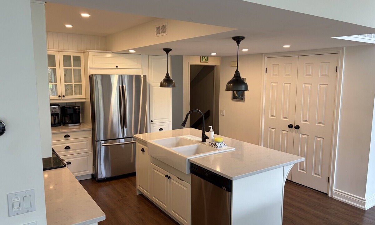 The Blue Mountains Ski Chalet | Sierra Peaks- Walk to Blue Mtn Village, Sleeps 8