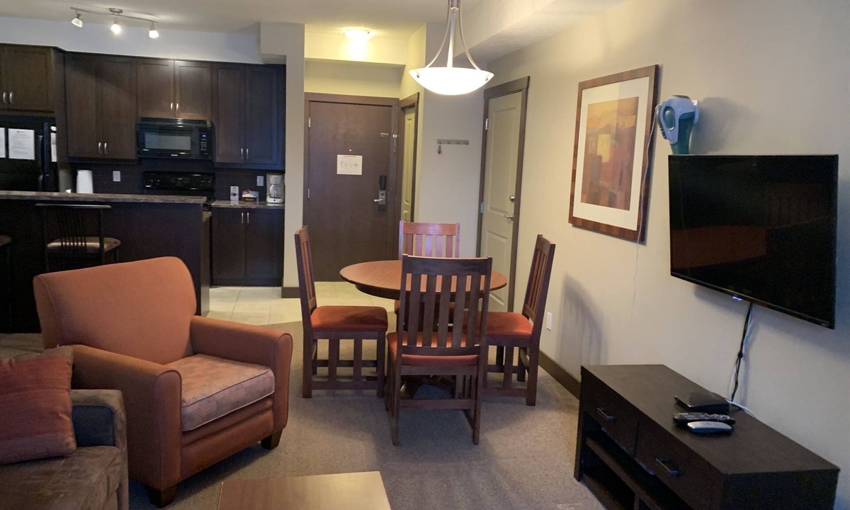 Fernie Condo | Silver Rock Condos. Lock-Off Unit. AC