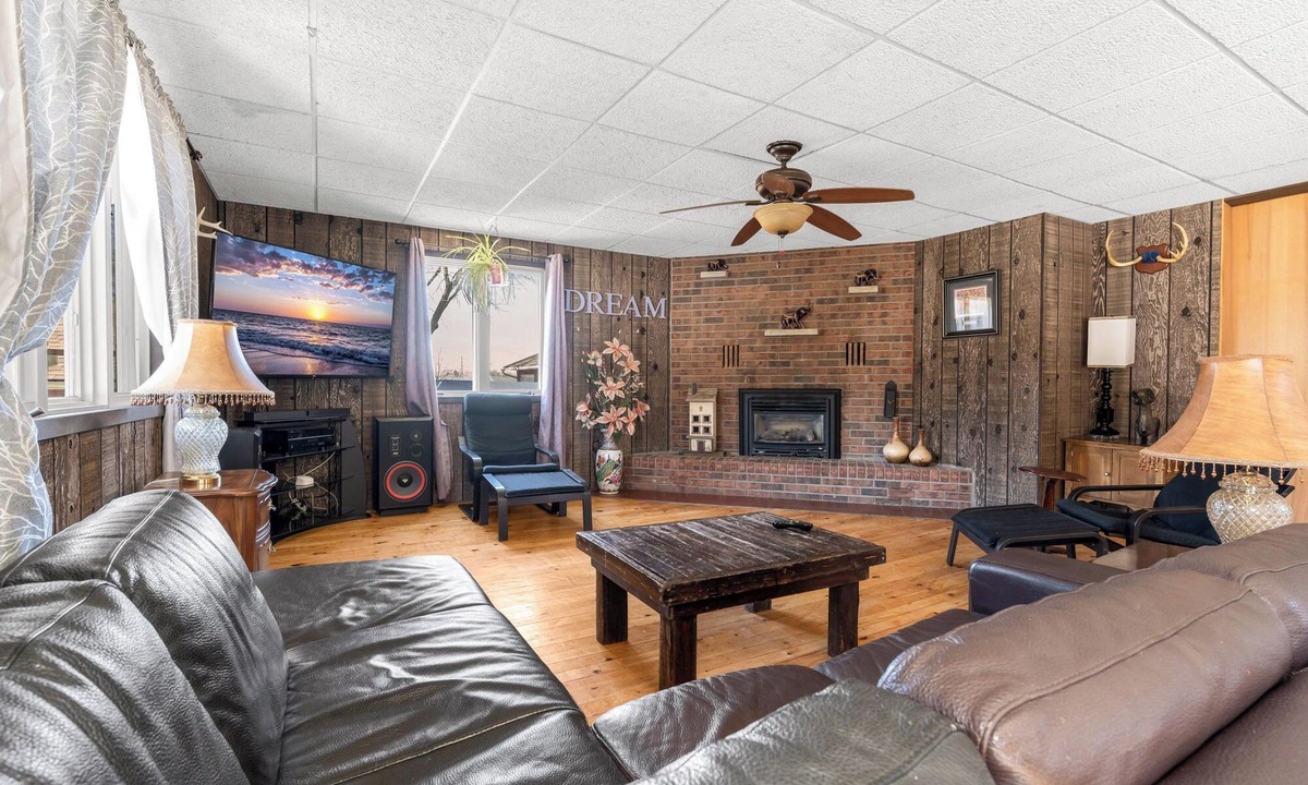 Simcoe House | SIMCOE SUITES - QUIET 3 BEDROOM HOUSE