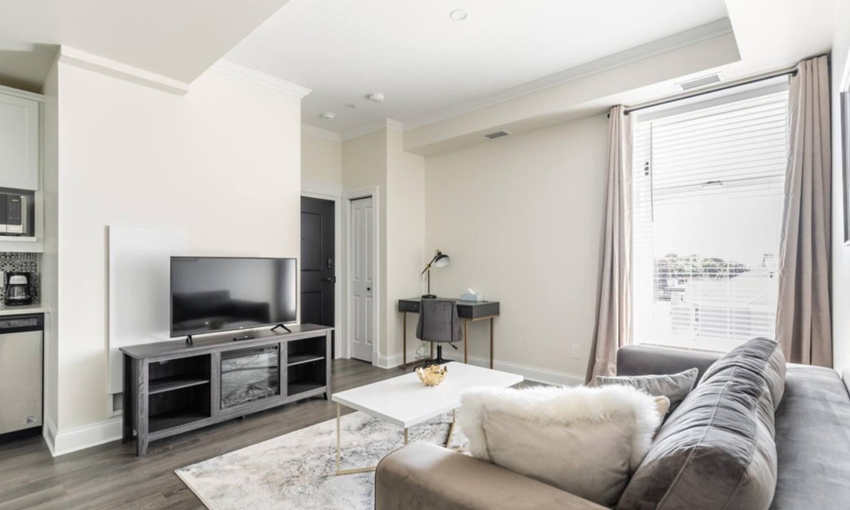 Smiths Falls Apartment | Simply Comfort. Rideau Private Apartment w Kingsize bed. Parking.