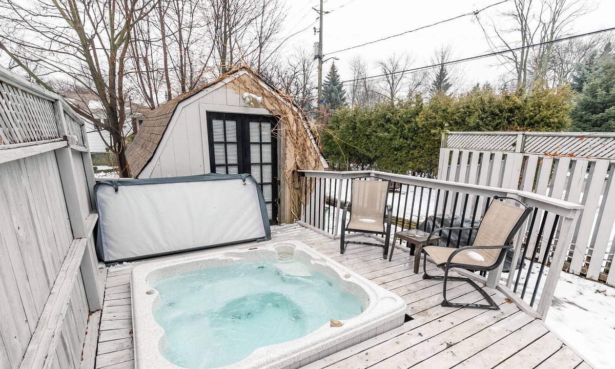 Watertown Apartment | Simply Comfort. Stylish Hamilton House 3Br HOT TUB