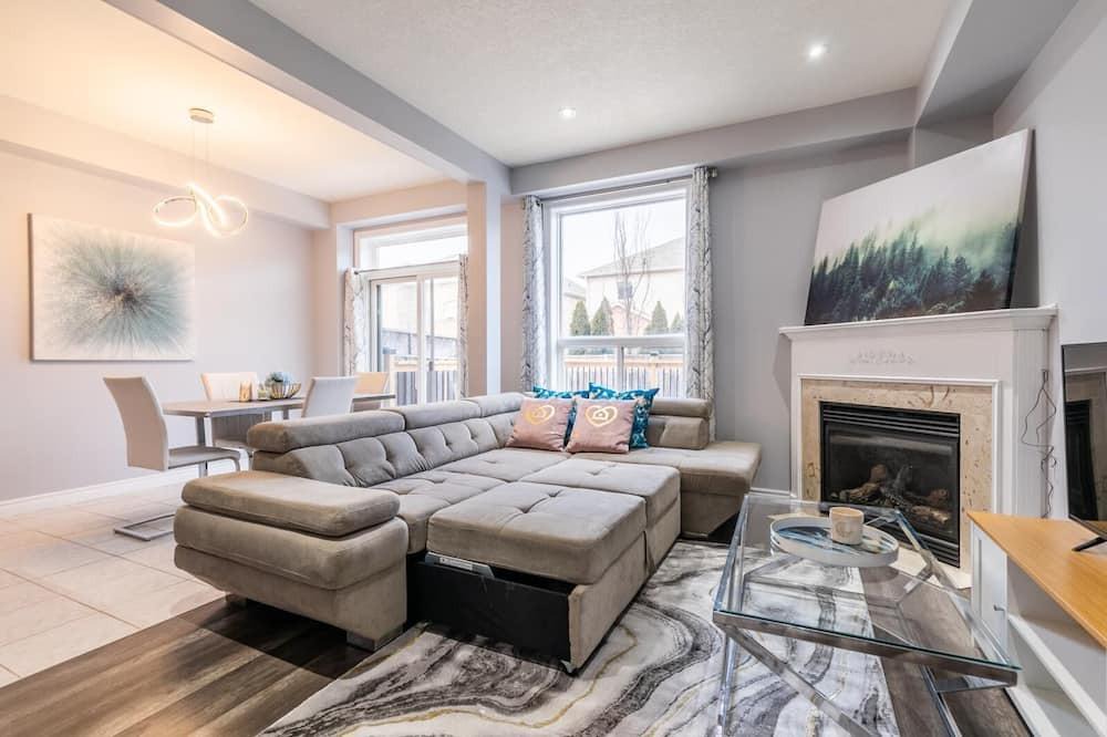 Winona House | Simply Comfort. Family 3BR 2.5Bath Townhome. Hot Tub, BBQ, Gym