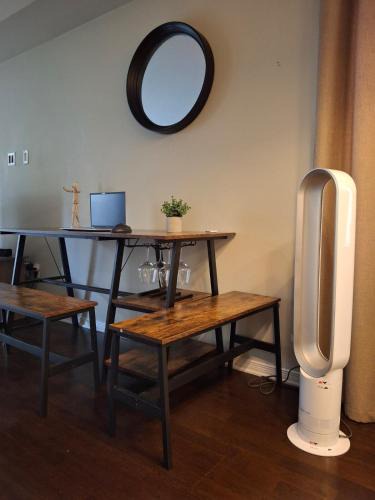 Ledbury - Heron Gate - Ridgemont - Elmwood Apartment | SimplyLovely Modern Condo Near Downtown Ottawa with Free Parking and Patio