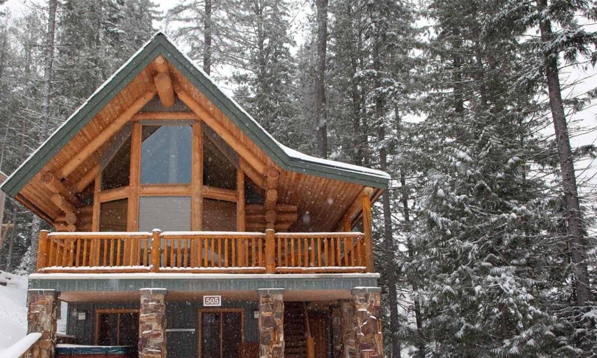 Fernie Cabin | Ski-in Cabin with private hot tub + Balcony!