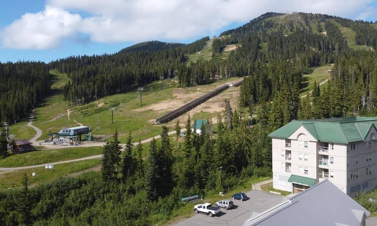 Courtenay Condo | Ski in Ski out condo, steps to the Hawk chairlift.