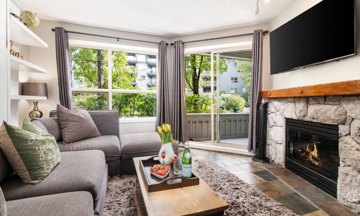 Upper Village Apartment | Ski-in/Ski-out Condo in Aspens w/Pool & Hot Tubs