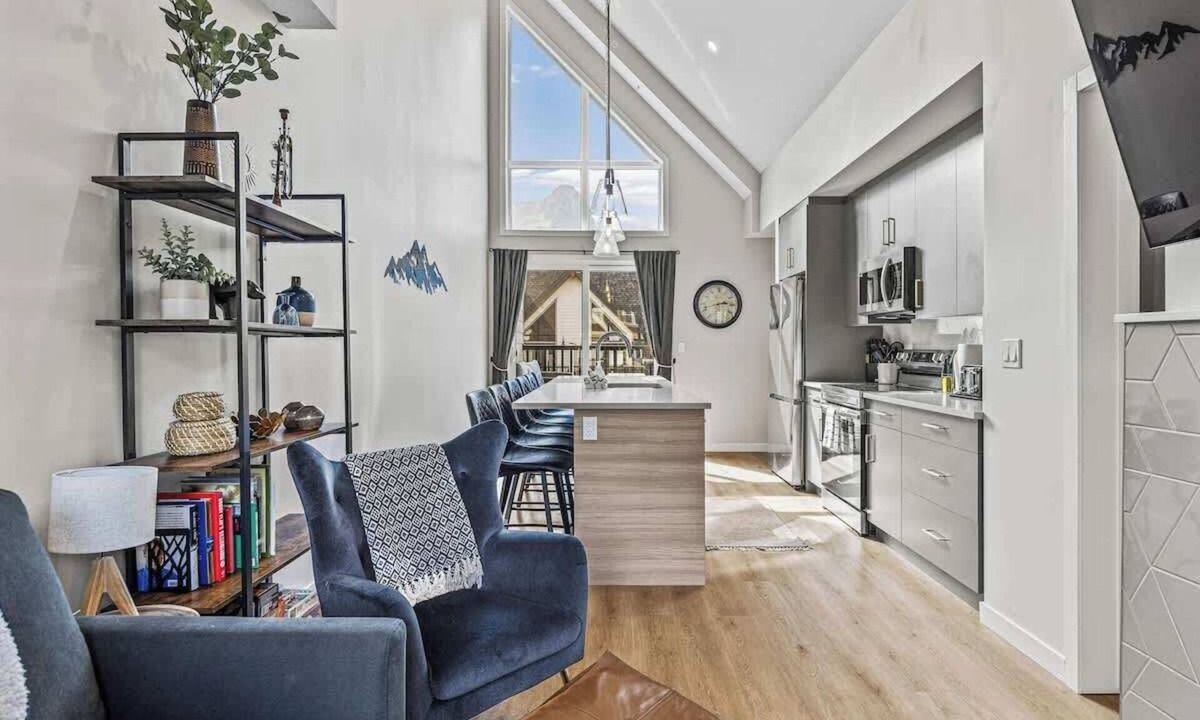 Canmore Apartment | Sky Mtn Resort- Private Garage, Hot Tub, Pool