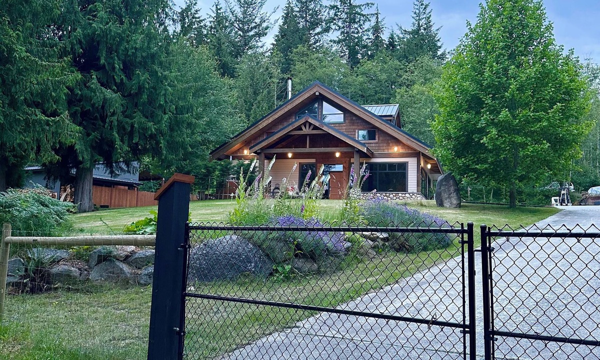 Mansons Landing Ski Chalet | "Sleeps 15: Dog-Friendly Rustic Haven on Cortes Island" Large grass yard