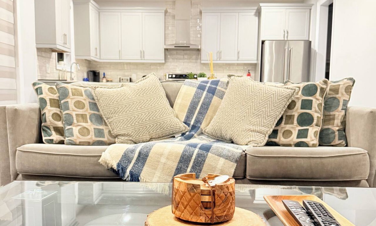 Springwater House | Sleeps 16 and more | Bedrooms with ensuite washrooms