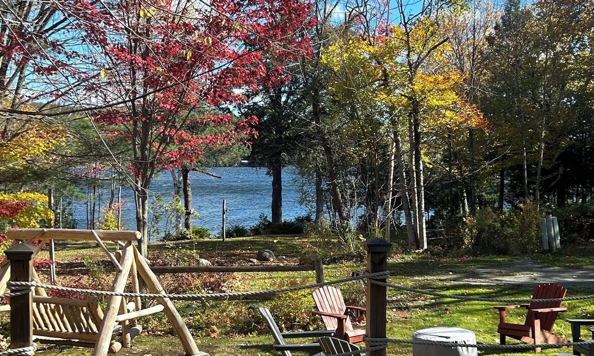 Embden House | Sleeps 24! Ultimate family vacation, two houses side by side