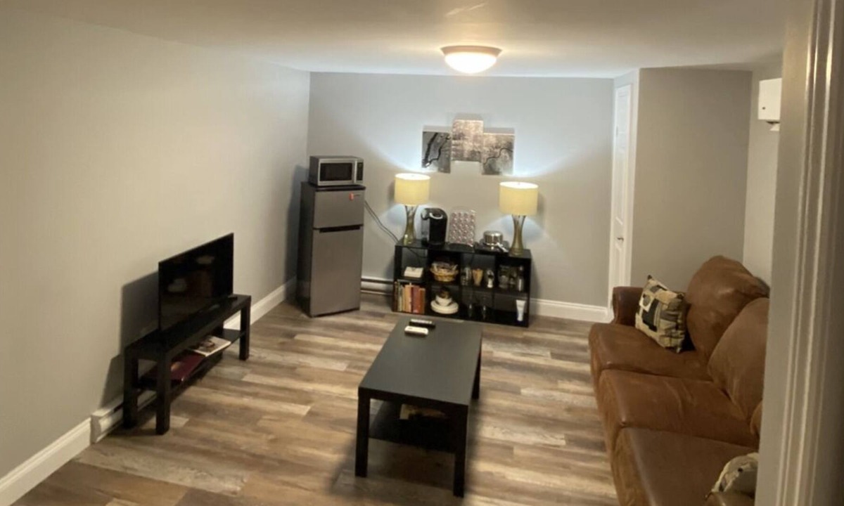 Dartmouth Apartment | Small Escape