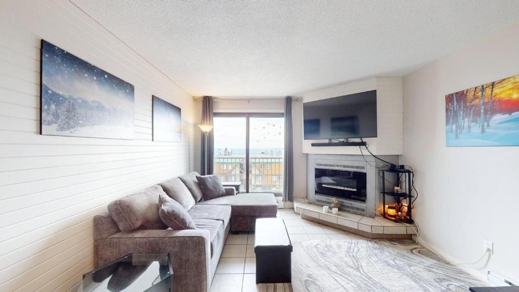 Big White Ski Resort Apartment | Snow Ghost Inn 220 by Okanagan Premier