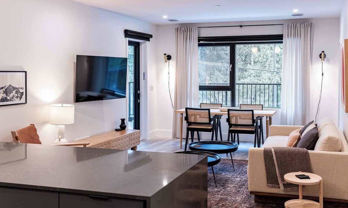 Revelstoke Condo | Snow & Swing Getaway - Three Bedrooms with Hot Tub