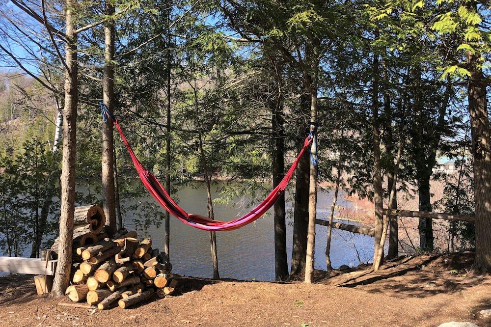 Lac-McGregor Cottage | Sought isolated lakefront rustic cabin near Ottawa/Edelweiss Valley Resort.