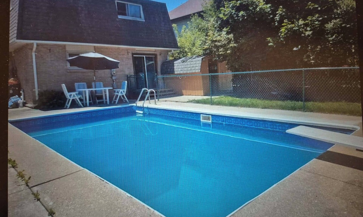 London House | South London House with a Swimming Pool