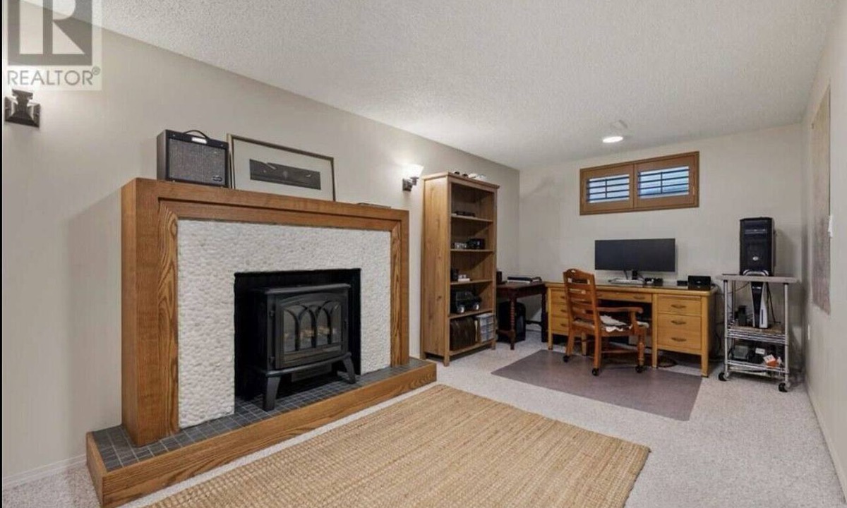 Southeast Calgary House | Southeast Calgary Lake Community Home