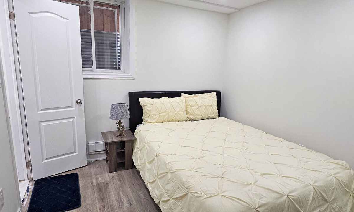 Ayr Apartment | Spacious 2BR 2WR Suite/2 Car Parking/Sleeps 6