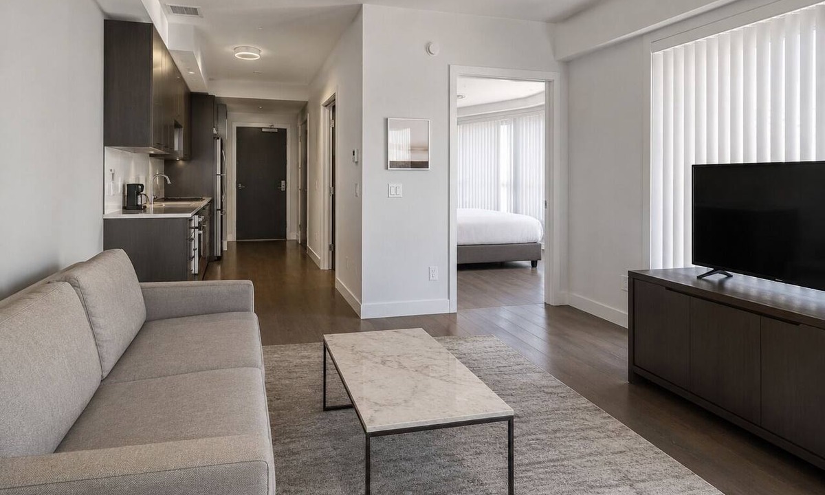 Toronto Entertainment District Hotel | Spacious 2BR City Stay Near CN Tower & Scotiabank Arena