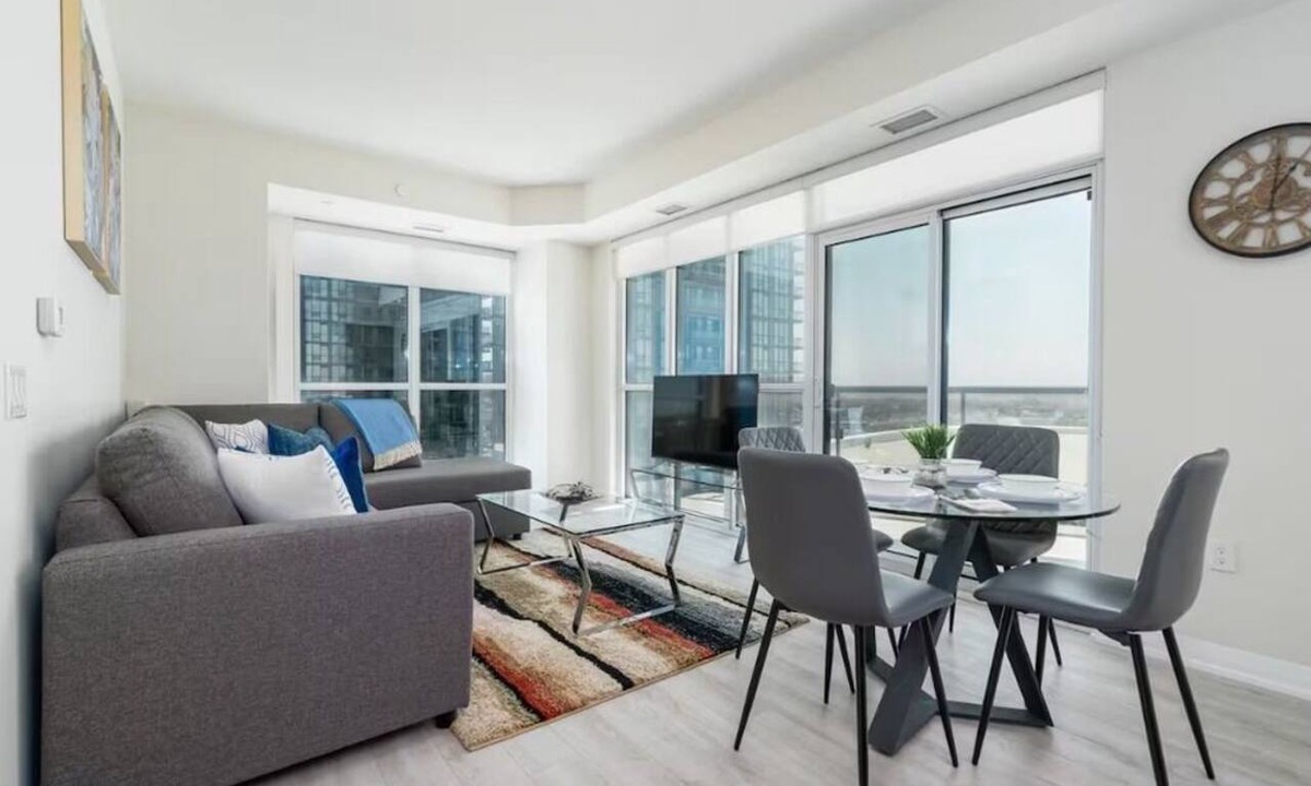 Central Waterfront Apartment | Spacious 2BR Harbourfront Stay in Downtown Toronto