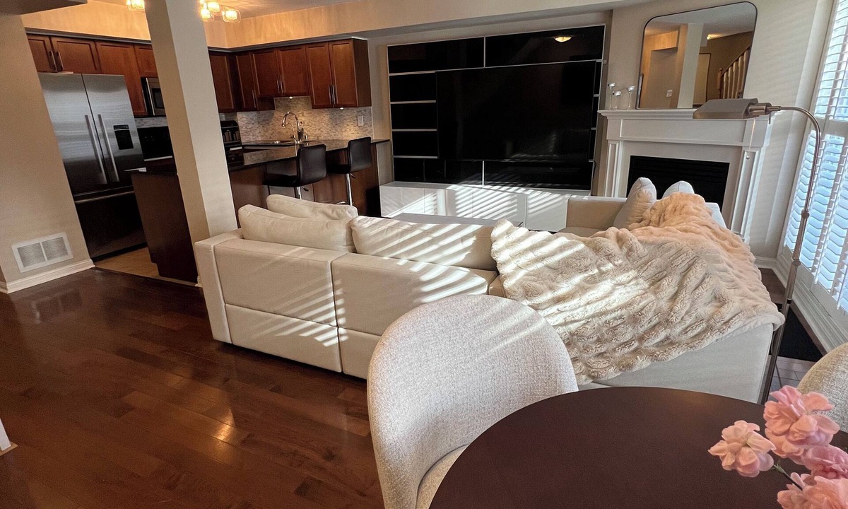 Parkdale House | Spacious 3 Bdrm Townhome in Liberty Village