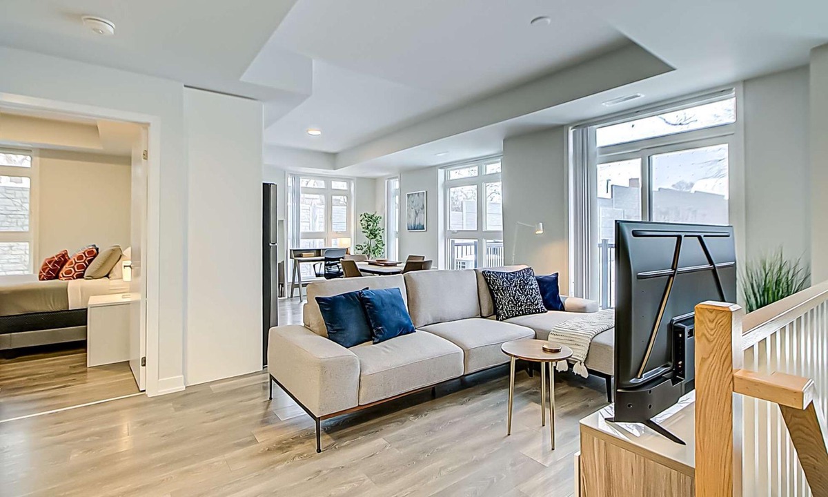 Toronto House | Spacious 3 Bedroom 3 BA near Yorkdale Mall