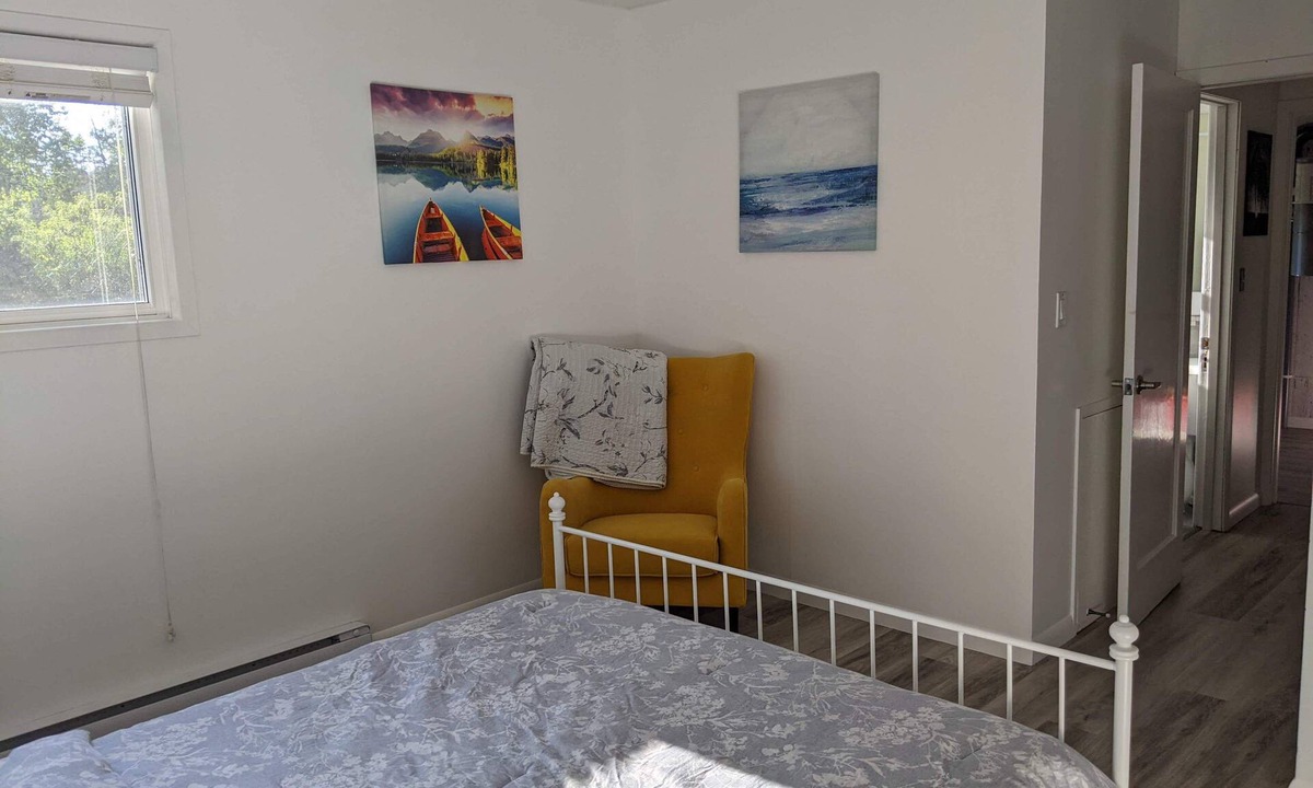 Turkey Point Cottage | Spacious 3 Bedroom Cabin by the lake Sleeps 6