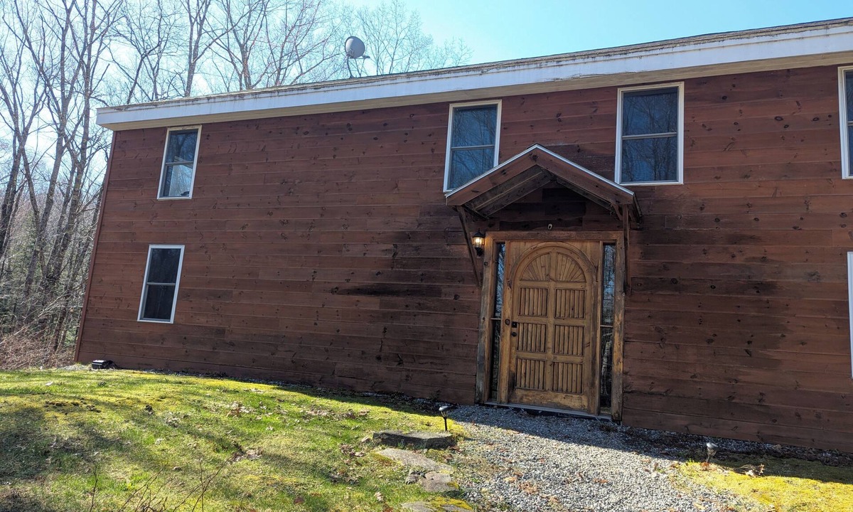 Boothbay House | Spacious 3 bedroom home in a quiet, woodsy, setting in gorgeous Boothbay, Maine