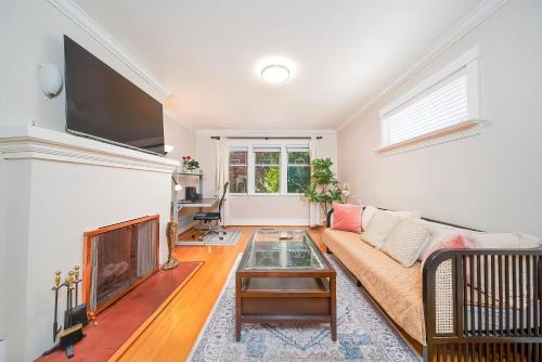 Dunbar Villa | Spacious 3 Bedroom Near UBC with Free Parking