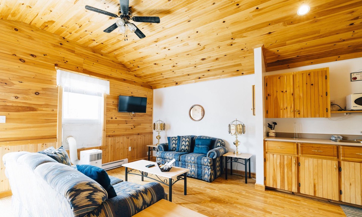 Green Gables Cottage | Spacious 3BR Cottage near Cavendish Beach Resort | Family Fun Park | WiFi | BBQ