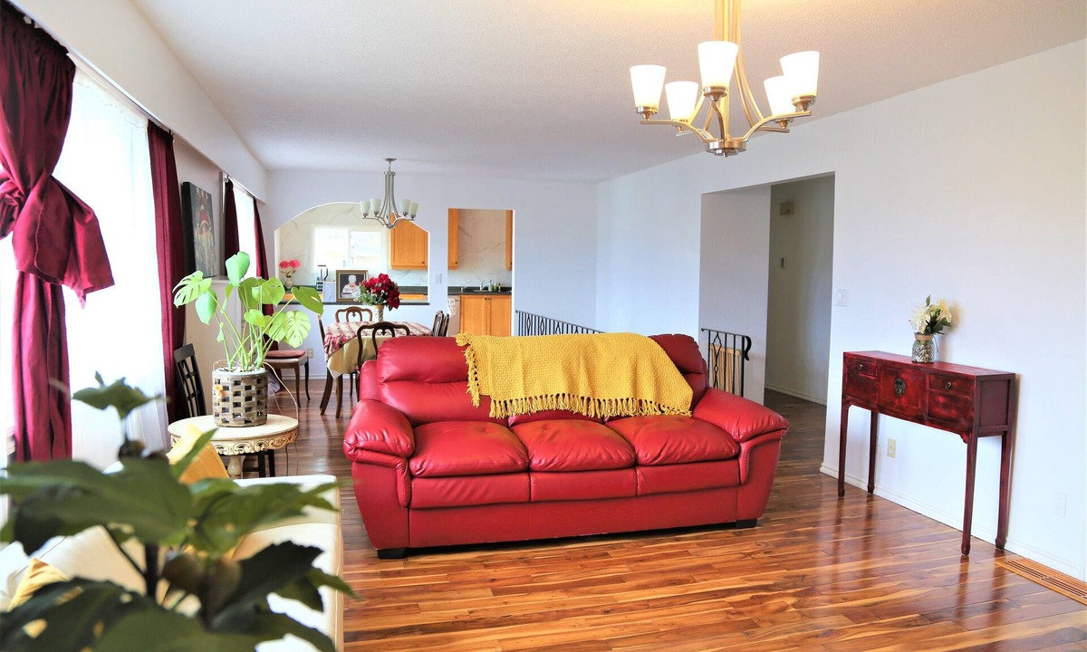Colwood House | Spacious 4-Bedroom Home near Lagoon, Beach & Hatley Castle