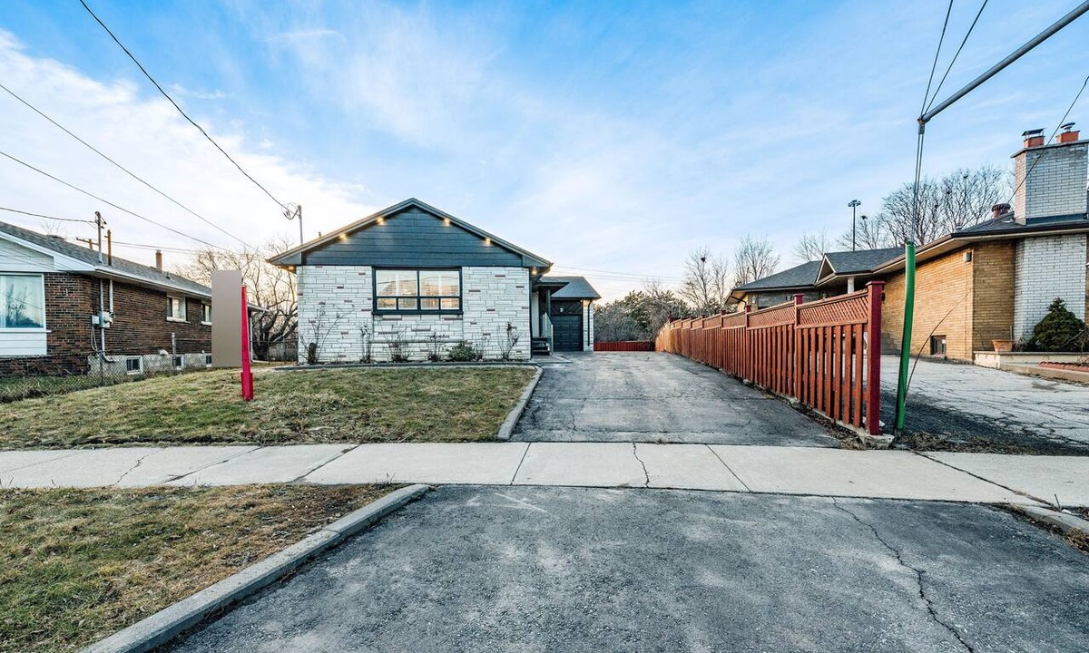 Richview House | Spacious 4 Bedroom Modern Quiet Home by Airport