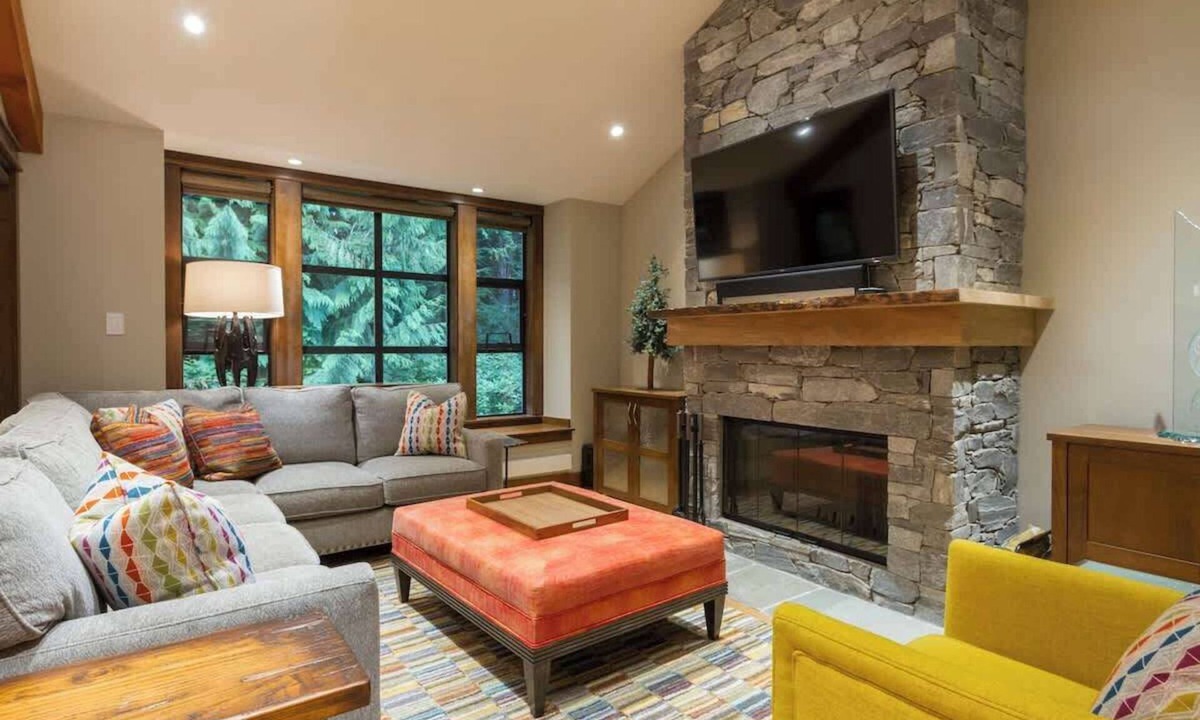 Blackcomb Condo | Spacious 5-BR whistler retreat w/hot tub