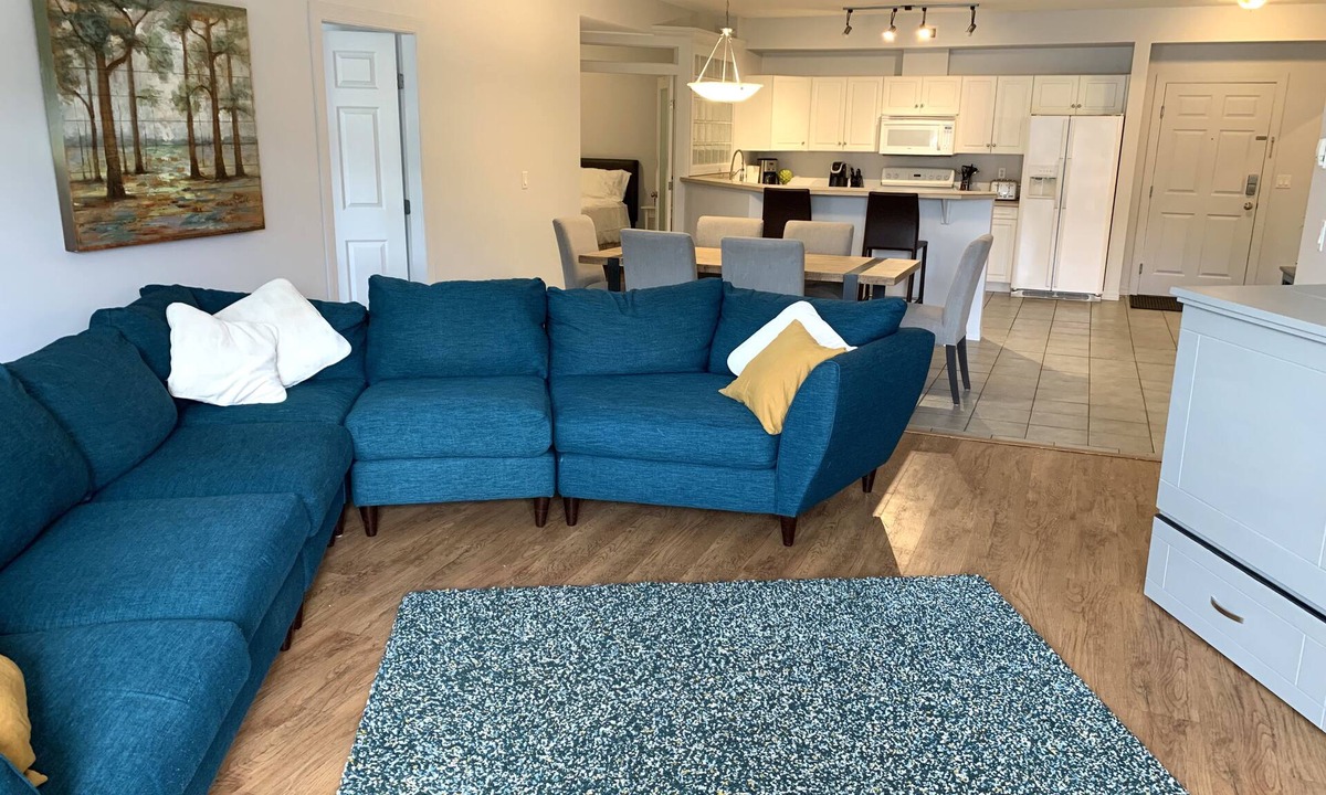 North End Condo | Spacious condo with Lakeview-DB429