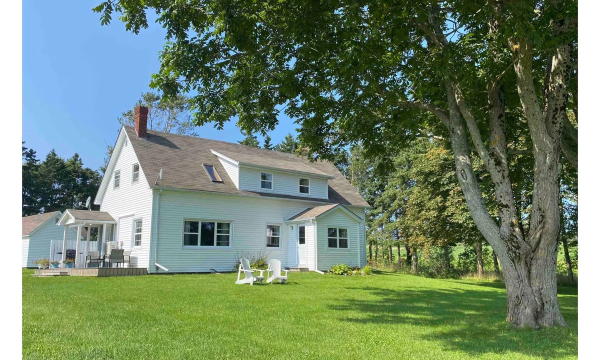 Anne's Land House | Spacious Country Home 10 minutes from Cavendish