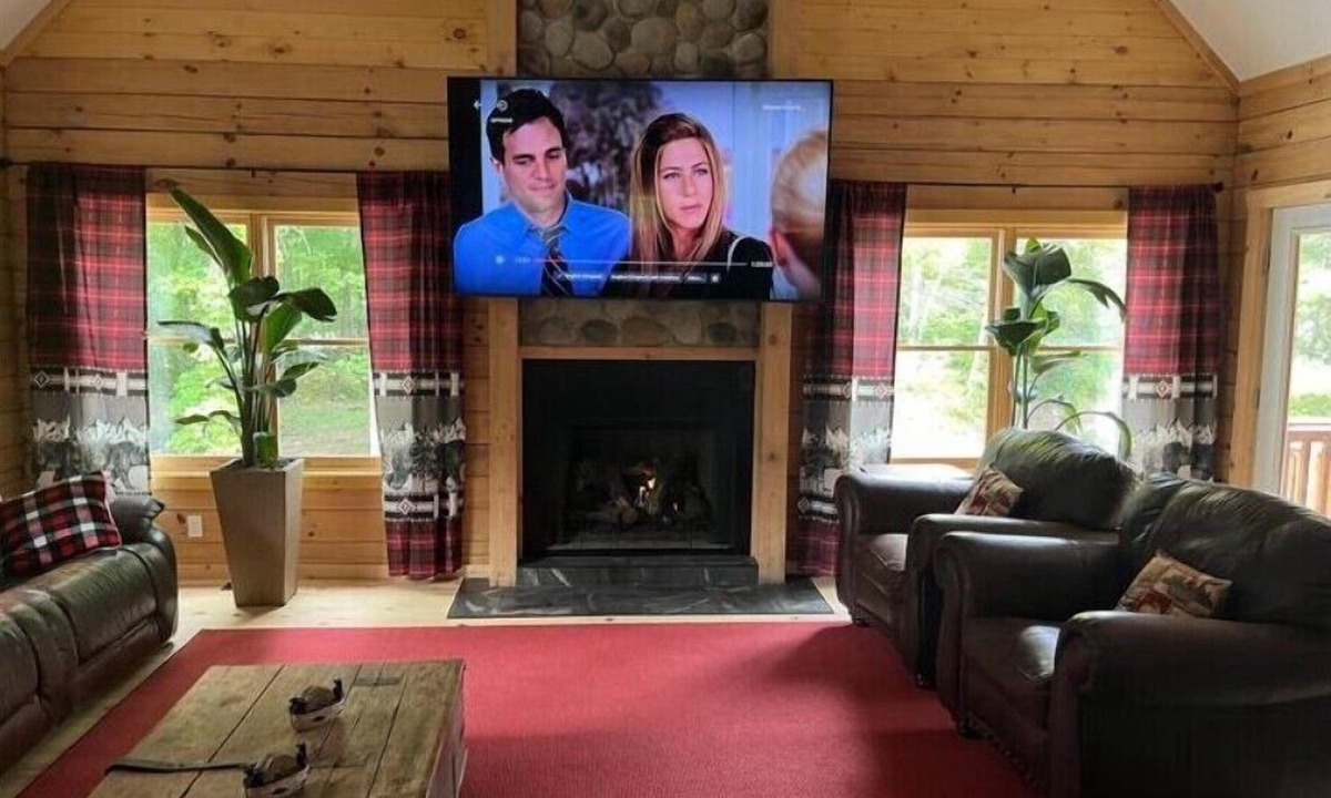 Hamilton Township Cabin | Spacious Family Cabin, Hot Tub & Pet Friendly!